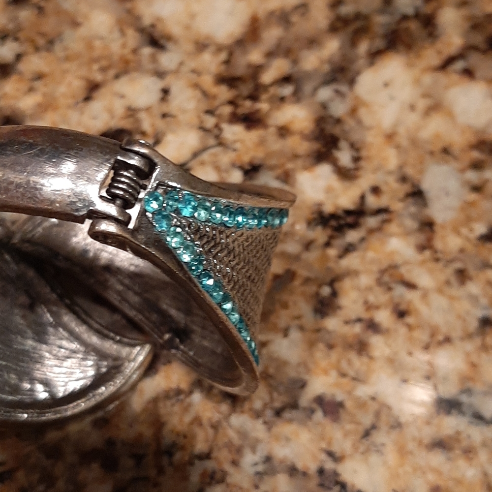 Cuff bracelet - Picture 3 of 3
